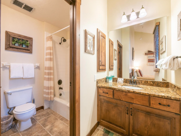 Walk to lift Vacation Condo Three Bedroom in Park City